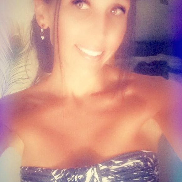 🌸Meet your Posher, Carly🌸 - Picture 12 of 15